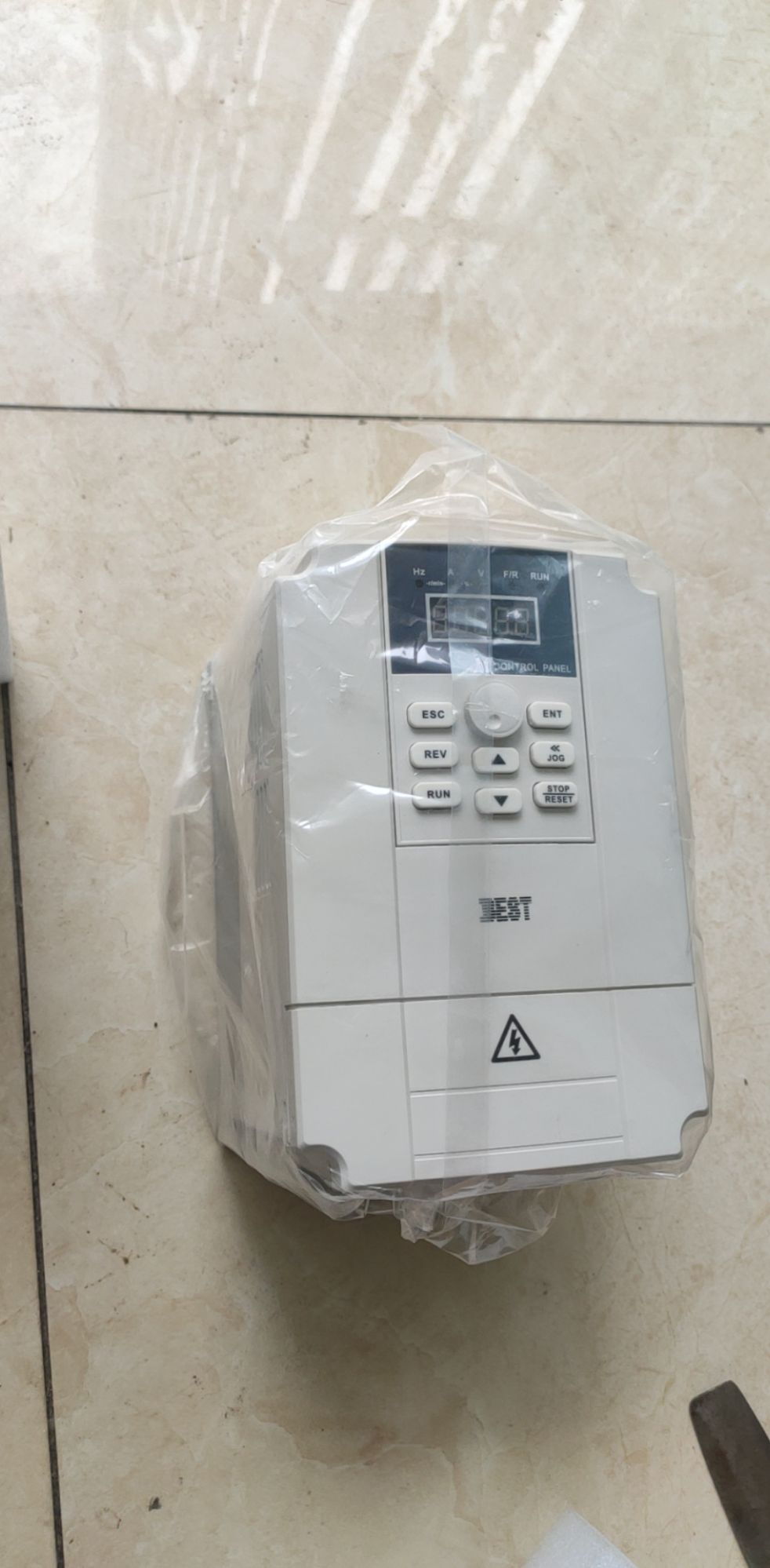 biến tần best 2.2kw vào 1 pha ra 3 pha 220v tần số 0-1000HZ