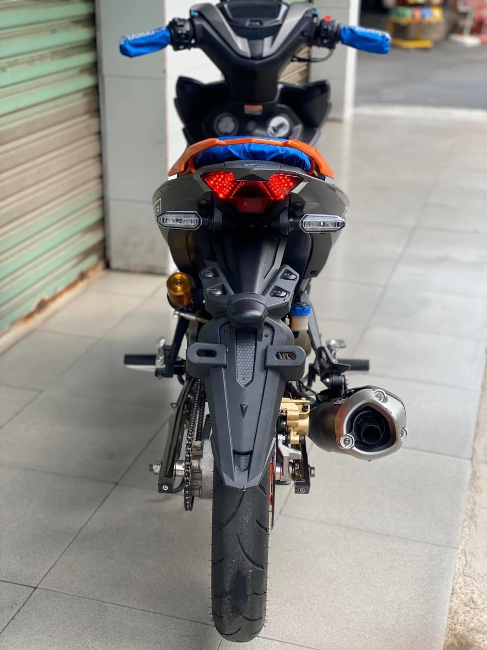 ĐUÔI DÈ EXCITER 150 MALAYSIA MŨI TÊN- YÊU THÍCH