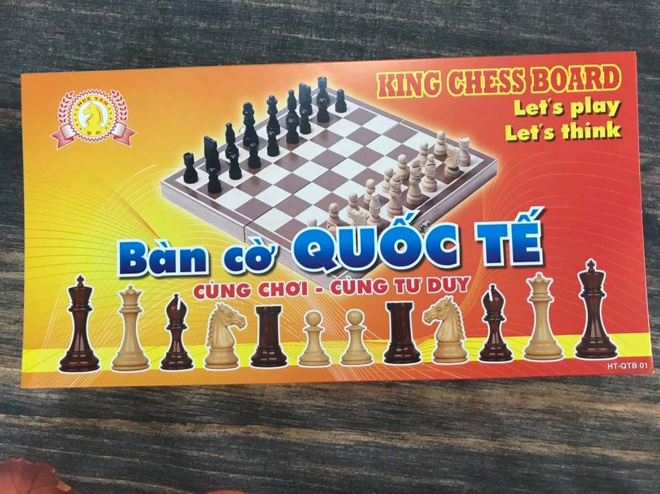 Bộ cờ vua kèm bàn