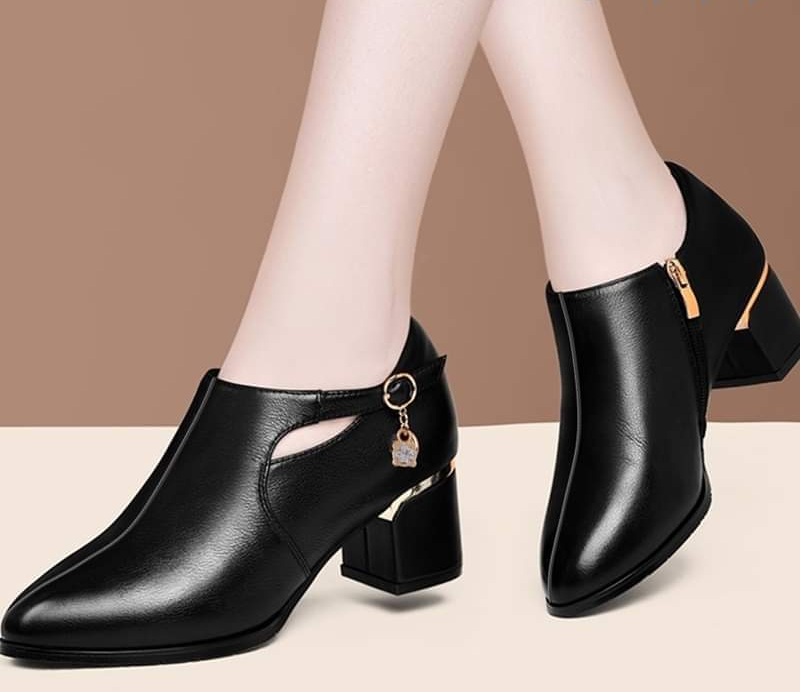 Giày boots da khoét eo bán nguyệt