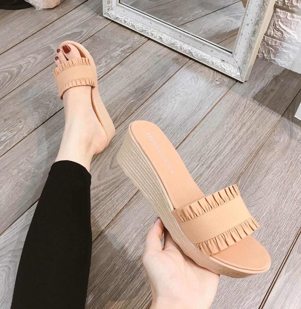 Dép đế xuồng siêu nhẹ 7cm 2 màu đen và kem cực xinh