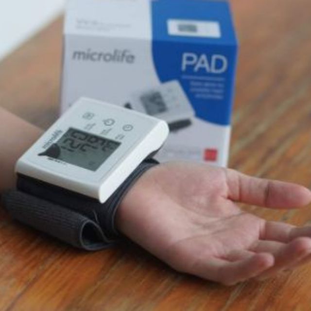 Máy đo huyết áp điện tử cổ tay microlife w3-comfort