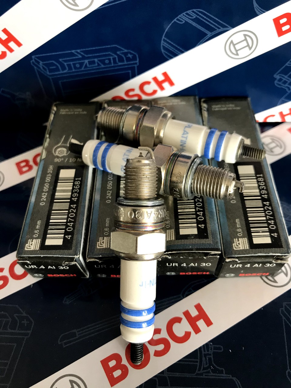 Bugi xe máy chính hãng bosch. ur4ai30 - honda dream, dream ii, wave alpha, wave rs/x, wave s, future; yamaha jupiter, sirius; sym attila