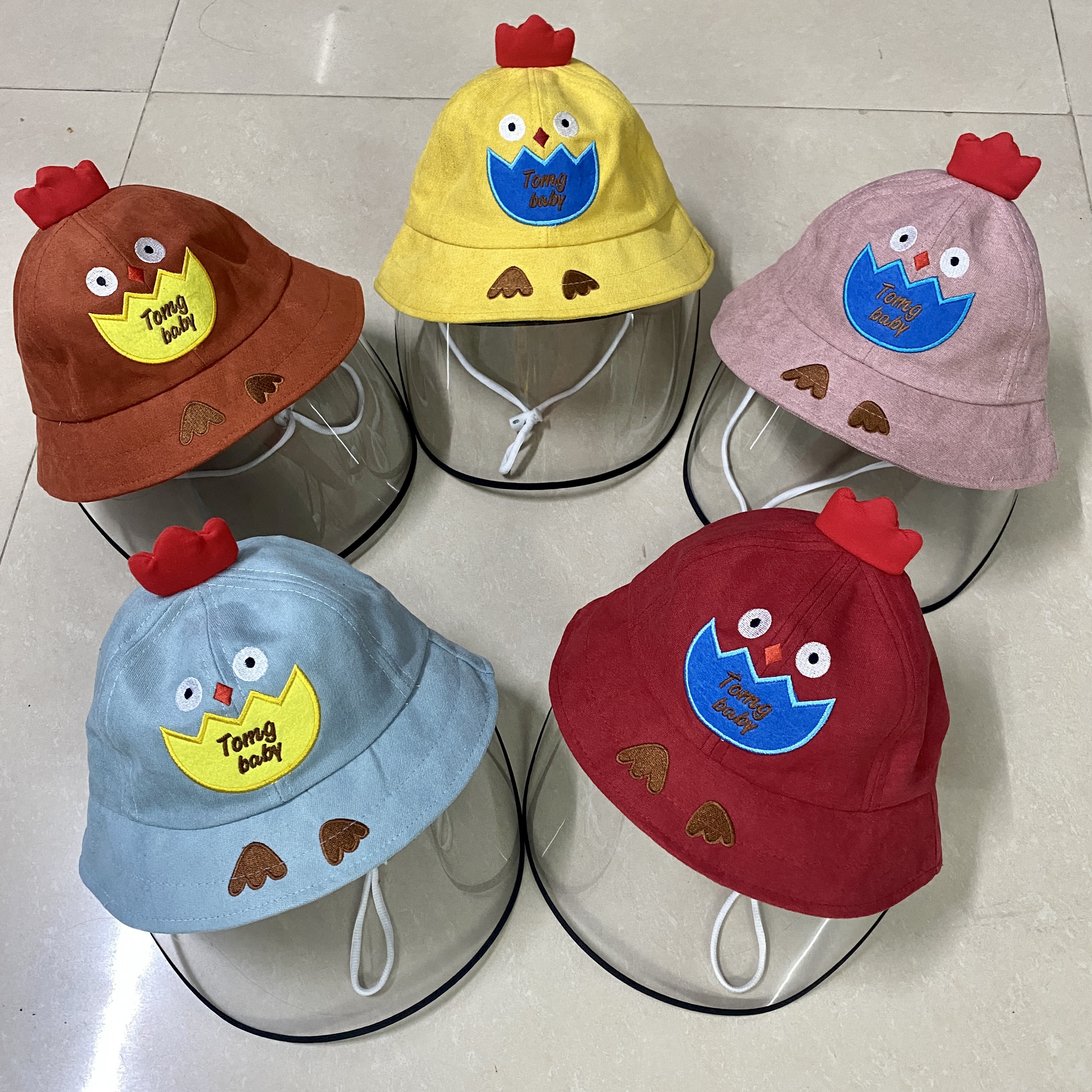 MŨ NÓN TAI BÈO CON GÀ CHỐNG DỊCH, CHỐNG BỤI CHO BÉ TRAI BÉ GÁI 2-6 TUỔI KÈM MÀN CHE BẢO VỆ THÁO RỜI AN TOÀN TUYỆT ĐỐI