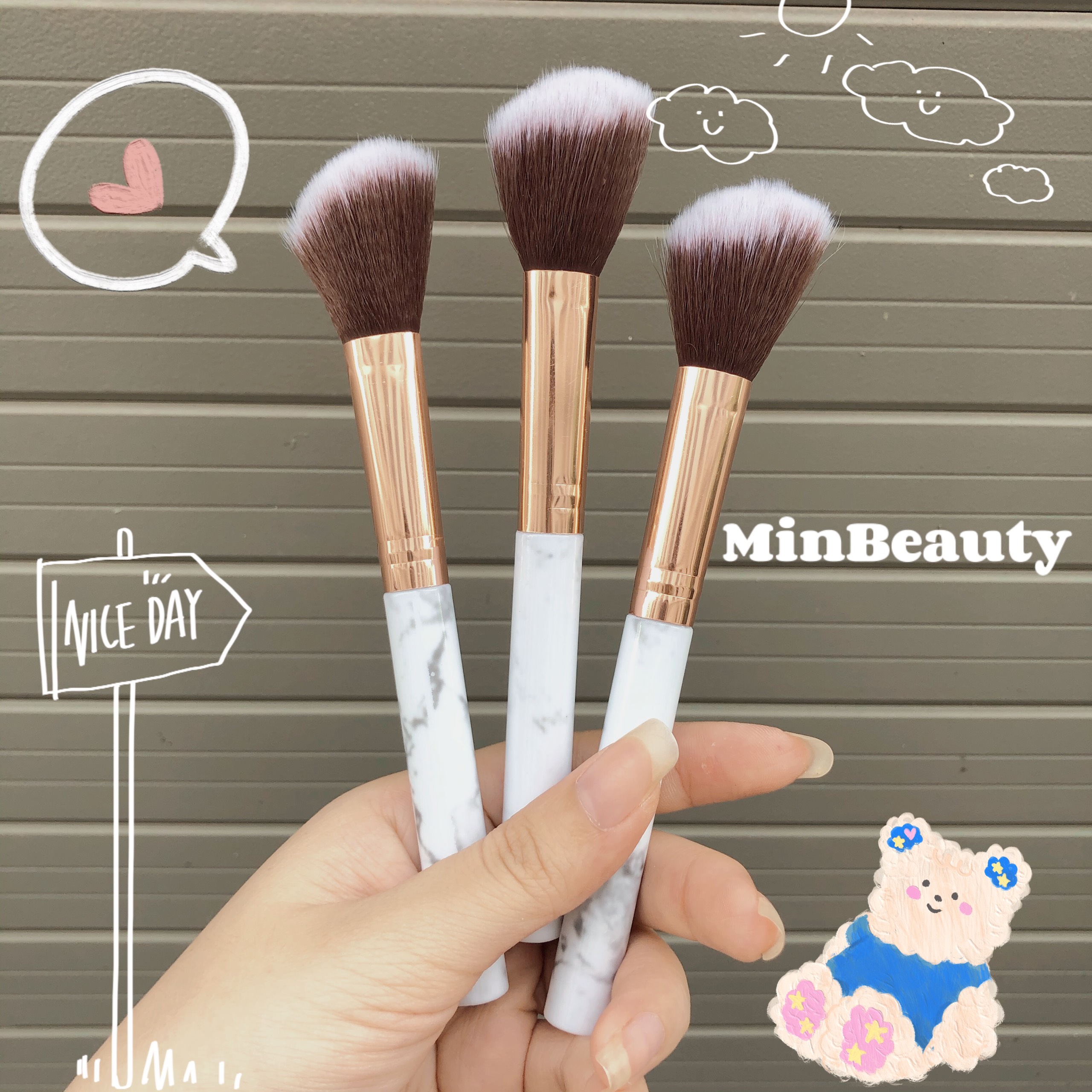 Cọ đánh phấn phủ và má hồng trang điểm