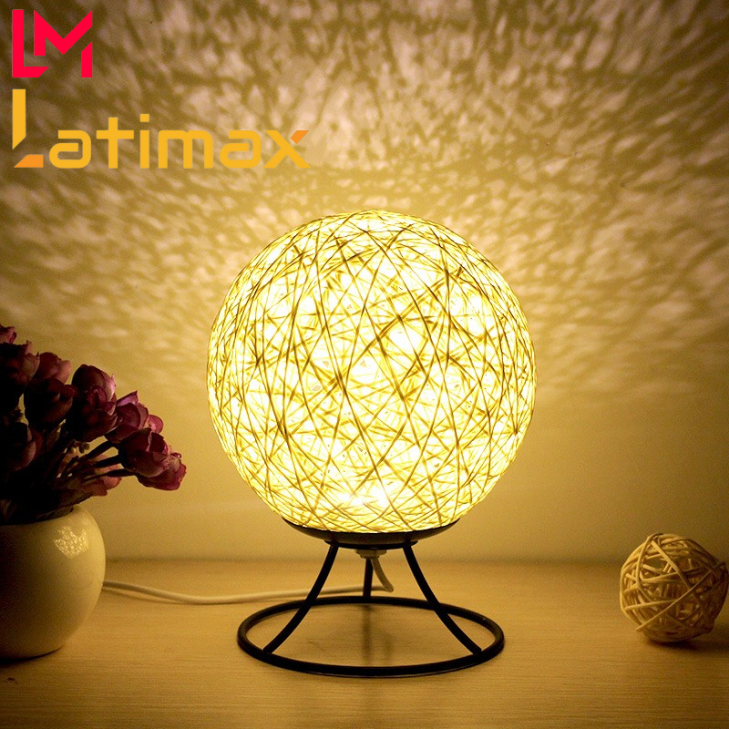 Đèn ngủ để bàn cầu mây đế sắt sơn Latimax decor độc đáo, bóng led tiết kiệm điện - Đèn bàn sáng tạo