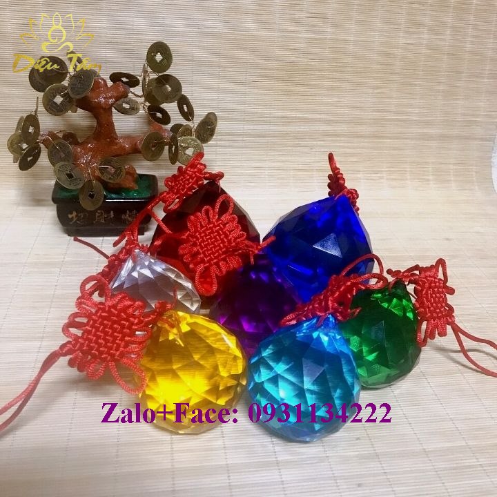 Quả cầu treo phong thuỷ đa giác pha lê nhiều màu có dây tâm kết trang trí nhà cửa Size 5cm