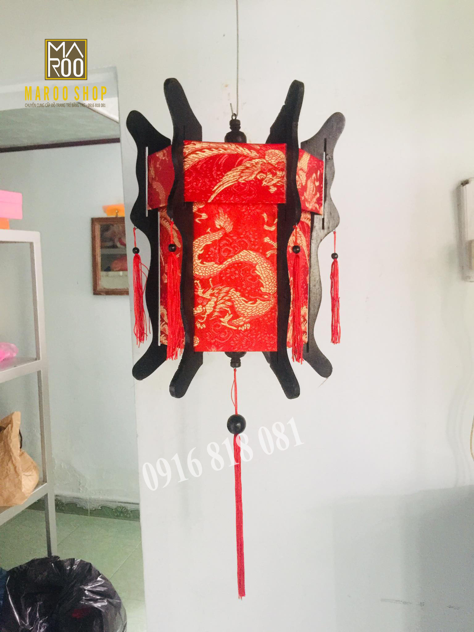Đèn lồng Hội An gỗ lục giác vải gấm đỏ họa tiết rồng nổi size 40 cm