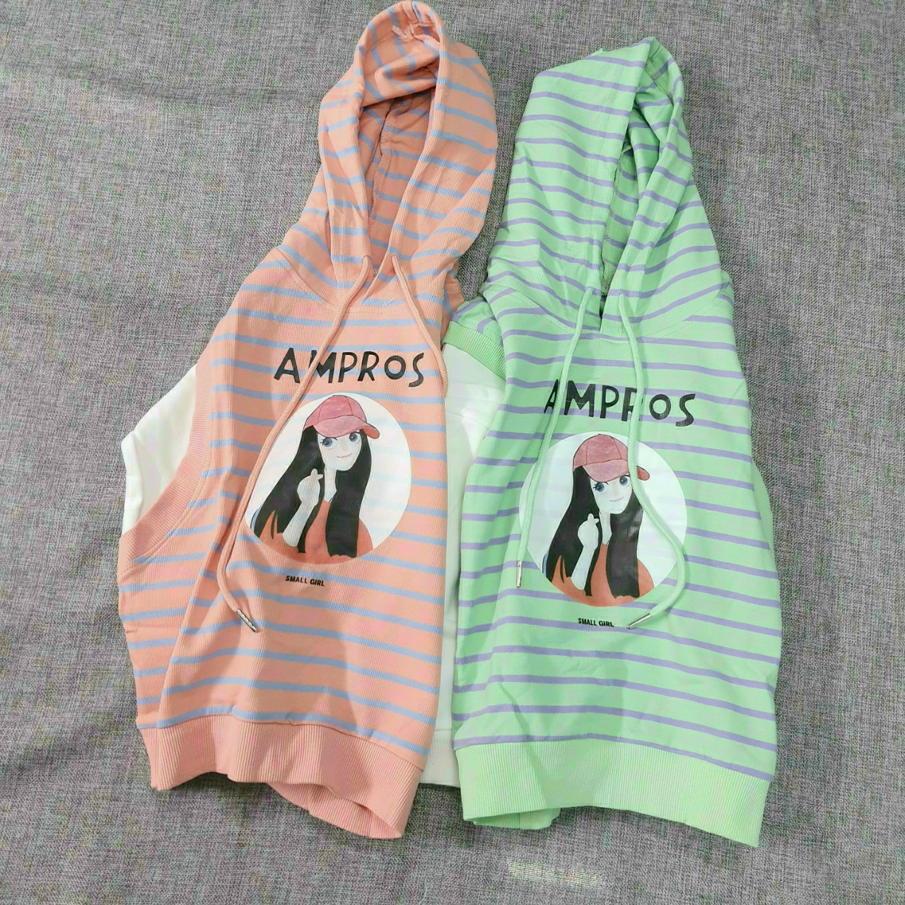 Áo thun hoodie bé gái tay dài ấm áp mùa thu đông - Hàng nhập y hình (xanh và hồng)