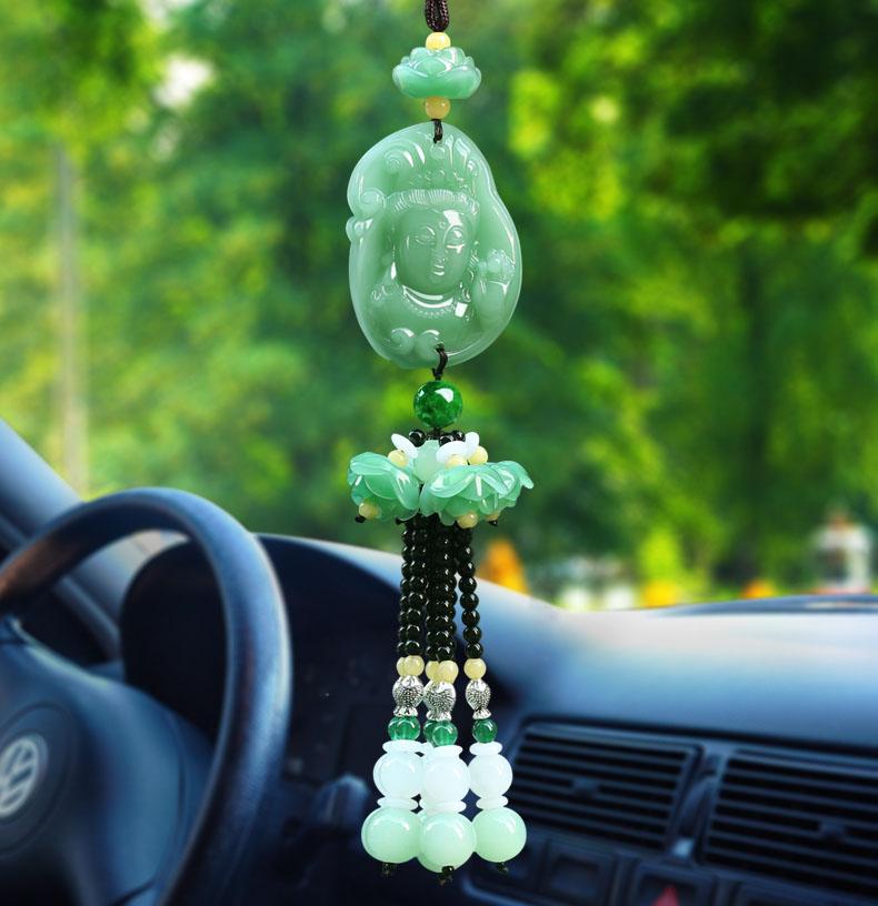 Khánh treo xe hơi bằng ngọc