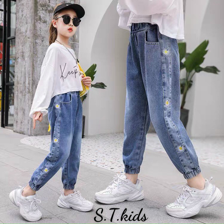 Quần Jeans Baggy thêu hoa cúc, quần jeans đẹp cho bé gái 17-28kg (Có ảnh thật sản phẩm)