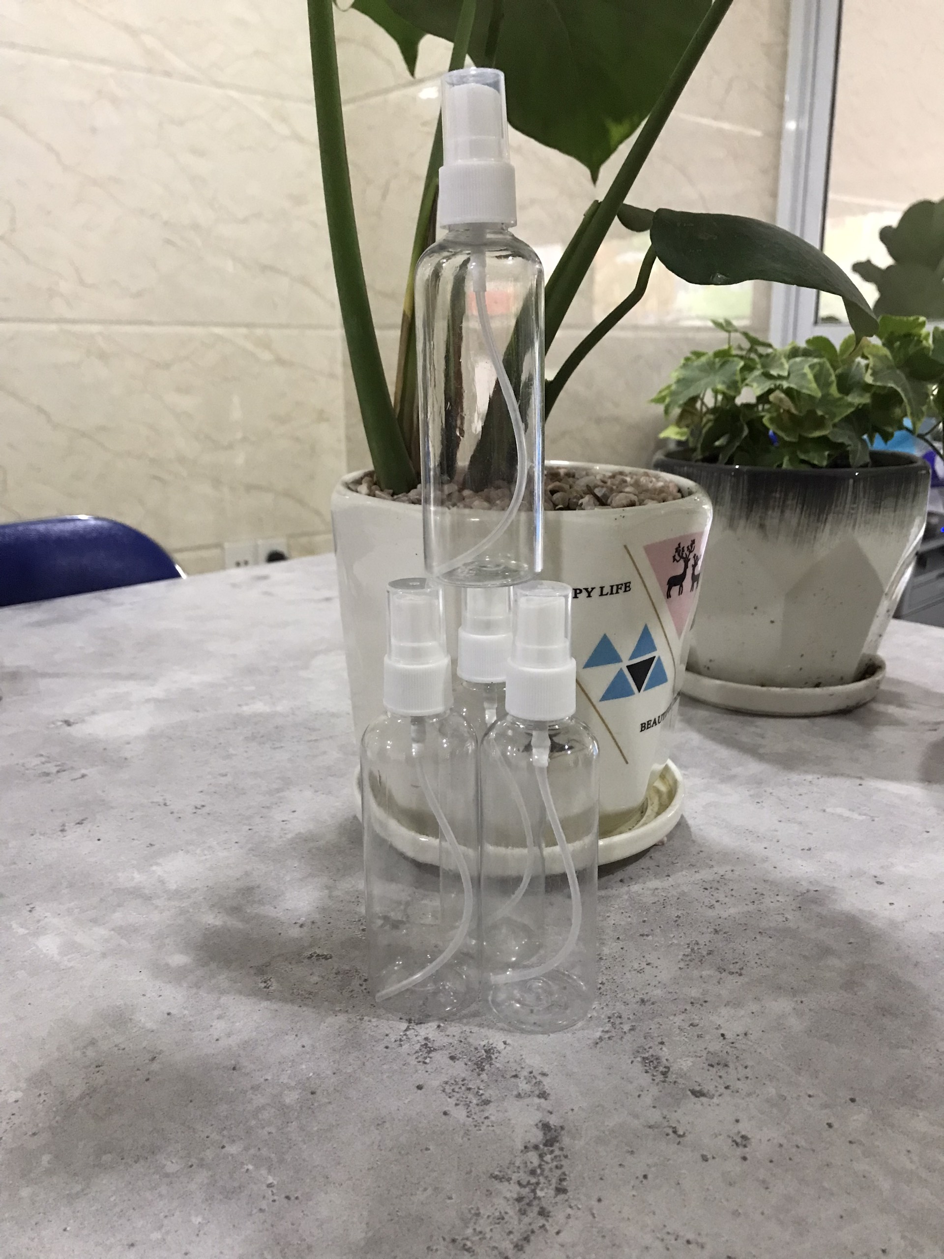 Chai xịt đi kèm khi mua 1 can dung dịch diệt khuẩn 5l