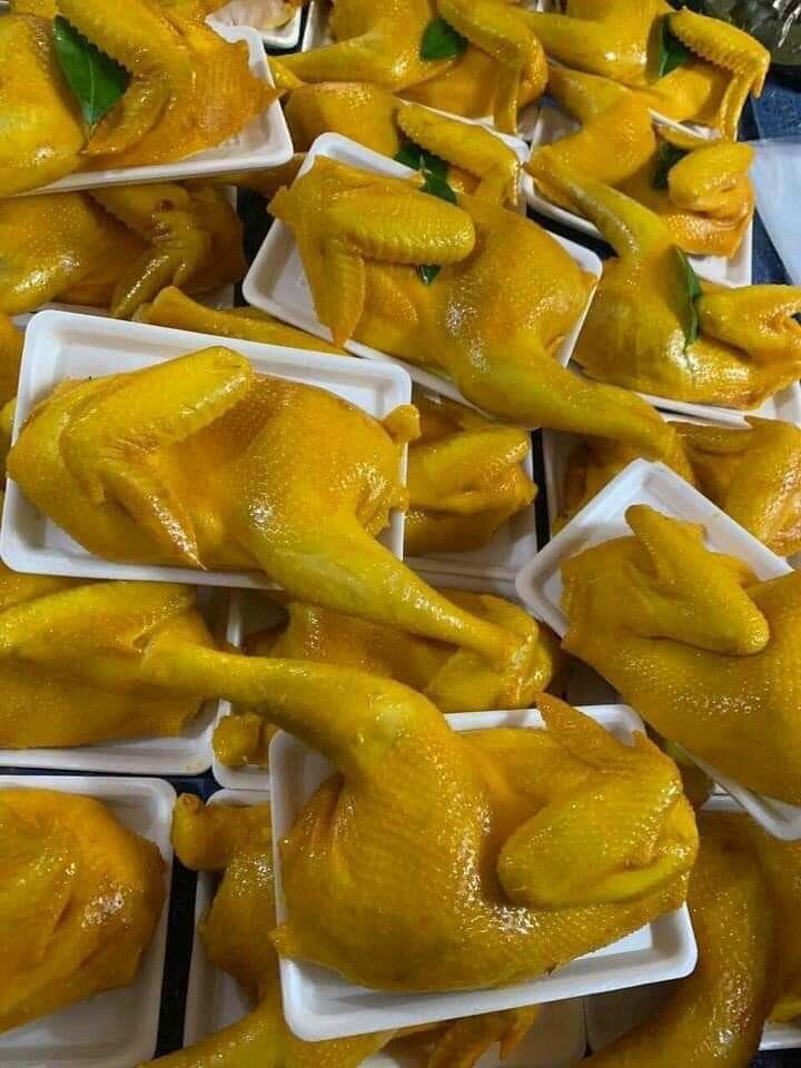 Gà ủ muối nguyên con