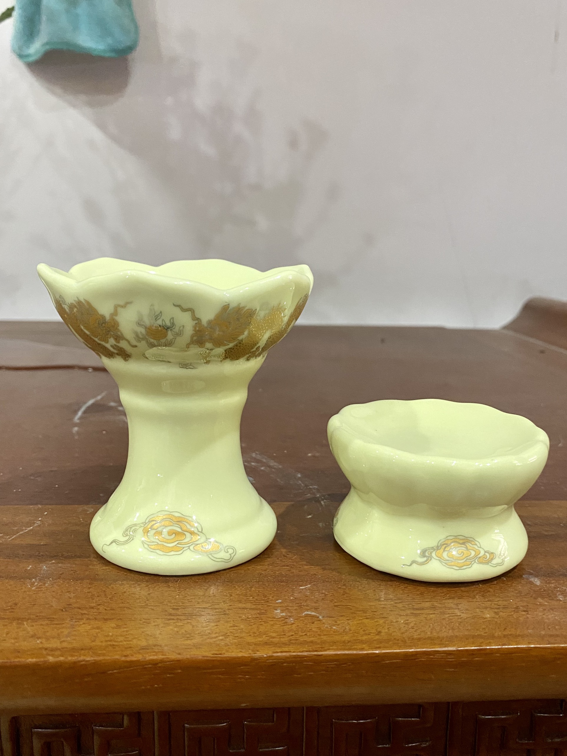 Chân nến thờ men vàng kim