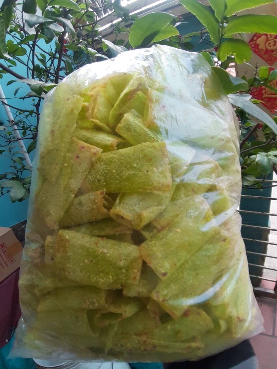 Bánh tráng cuộn lá dứa lắc phô ma