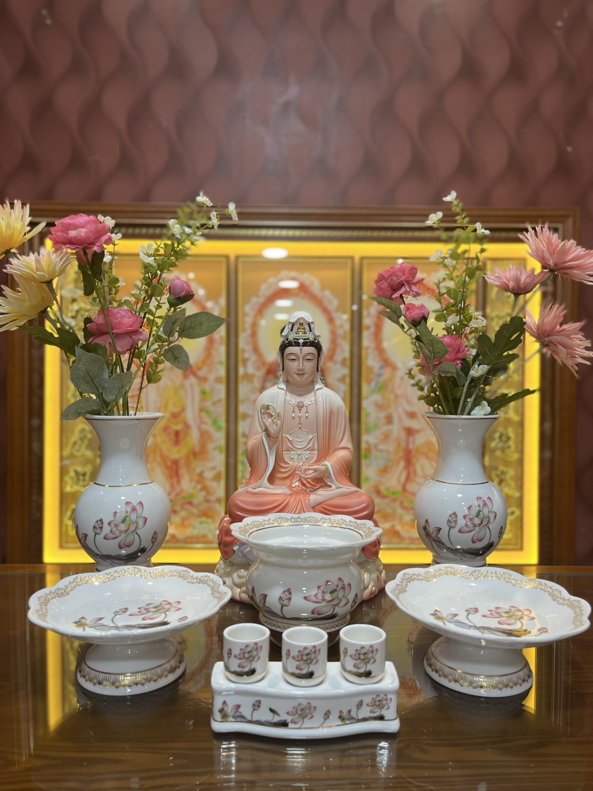 Bộ Thờ cúng 2060 lư,bình,dĩa,bi nước ,án 3,án 5 họa tiết trắng phối sen mẫu mới- phật giáo tường thuận