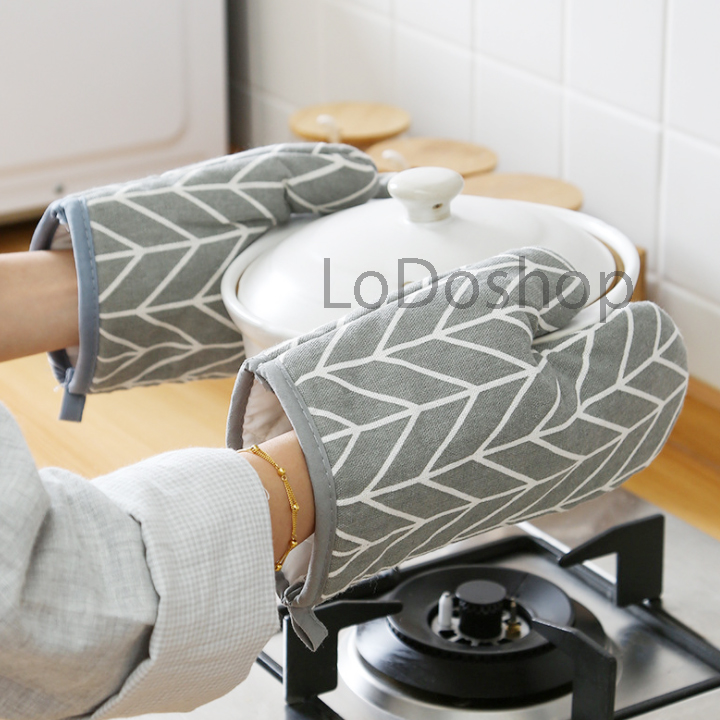 1 chiếc găng tay vải dày cách nhiệt dùng cho lò vi sóng , nướng bánh , nhấc nồi - Bao tay cách nhiệt - Đồ dùng nhà bếp nấu ăn