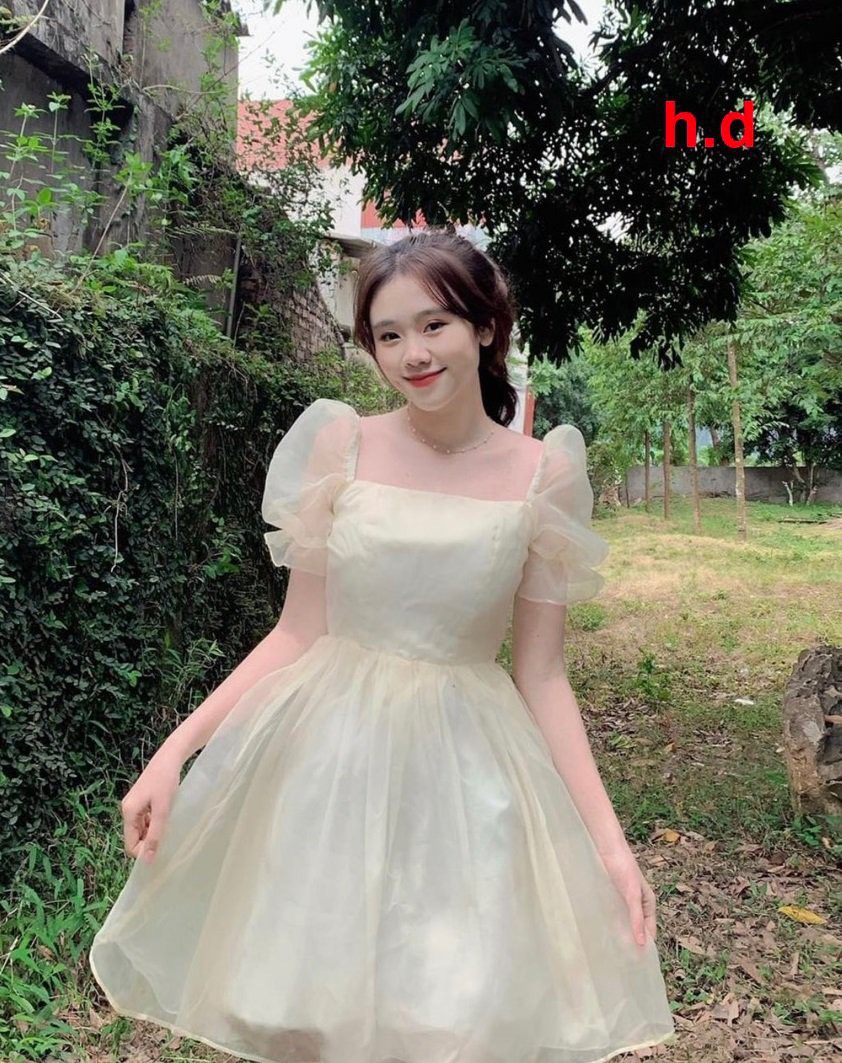 Hoa hậu Tiểu Vy diện váy công chúa, đẹp yêu kiều tuổi 18
