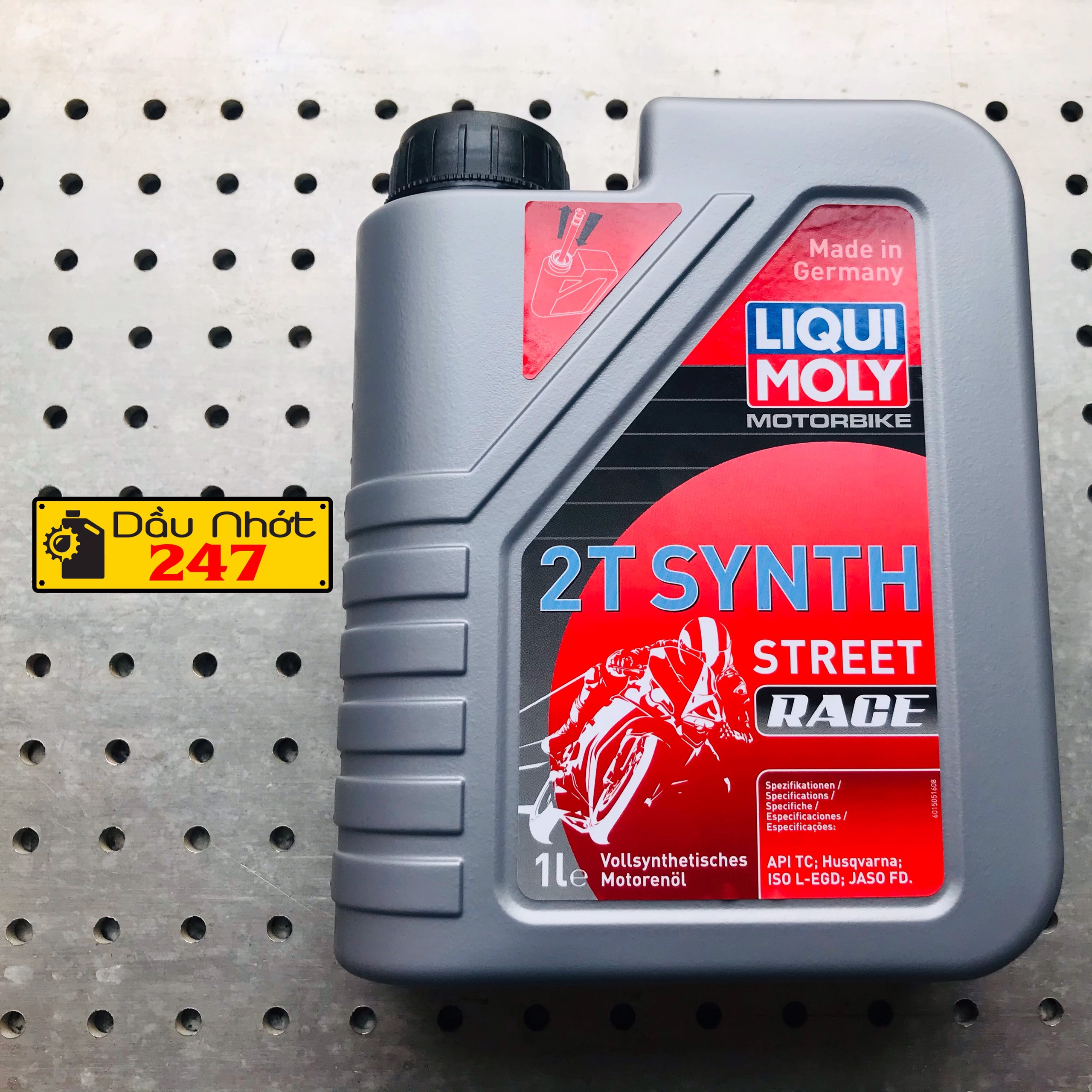 Nhớt 2 thì Liqui Moly 2T Synth Street Race 1505 - 1L