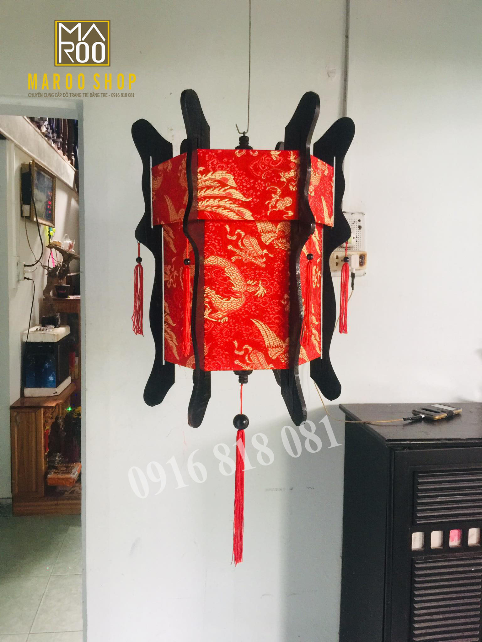Đèn lồng Hội An gỗ lục giác vải gấm đỏ họa tiết rồng nổi size 50 cm