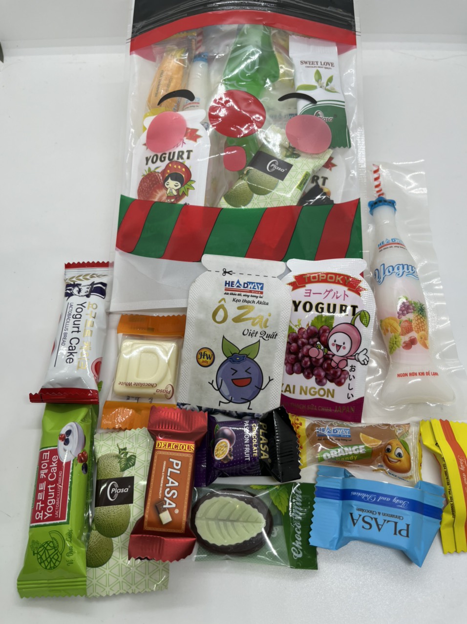 Combo 10 chiếc ( 5 thạch hoa quả, 3 socola hoa quả, 2 bánh sữa chua) - 20k
