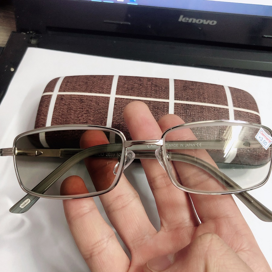 Kính lão thị TITANIUM đổi Màu chống tia cực tím mắt THỦY TINH CHỊU LỰC CỰC BỀN hàng Nhật cao cấp bảo hành 1 đổi 1 làm quà tặng cực sang