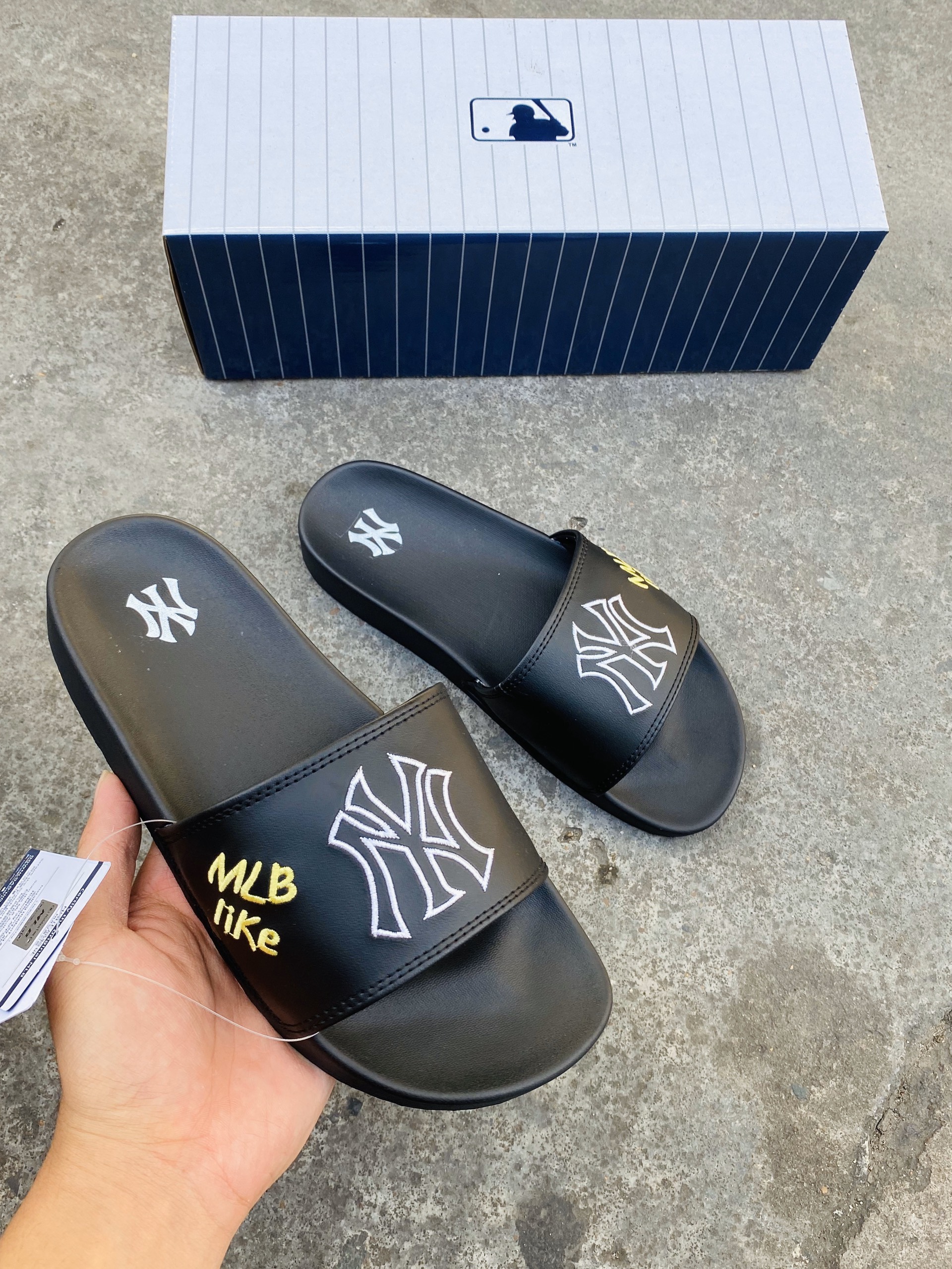 Dép mlb đen thêu-nam nữ