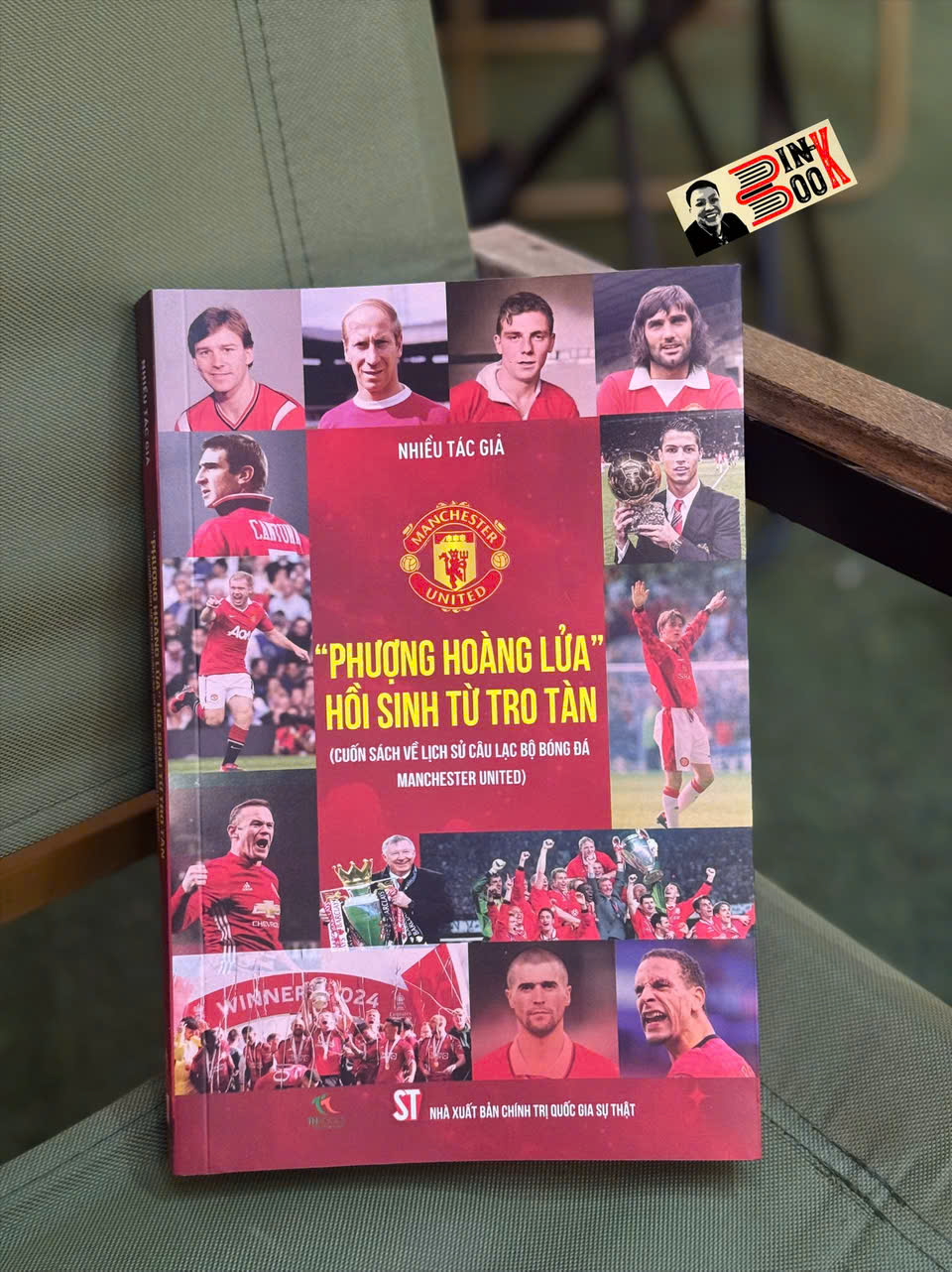 PHƯỢNG HOÀNG LỬA HỒI SINH TỪ TRO TÀN – Cuốn sách toàn diện nhất về lịch sử Manchester United – Nhiều tác giả - TH Books – NXB CTQGST