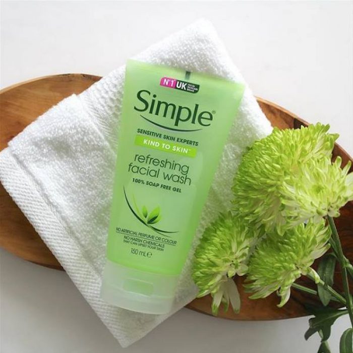 Sữa rửa mặt Simple Refreshing Facial Wash