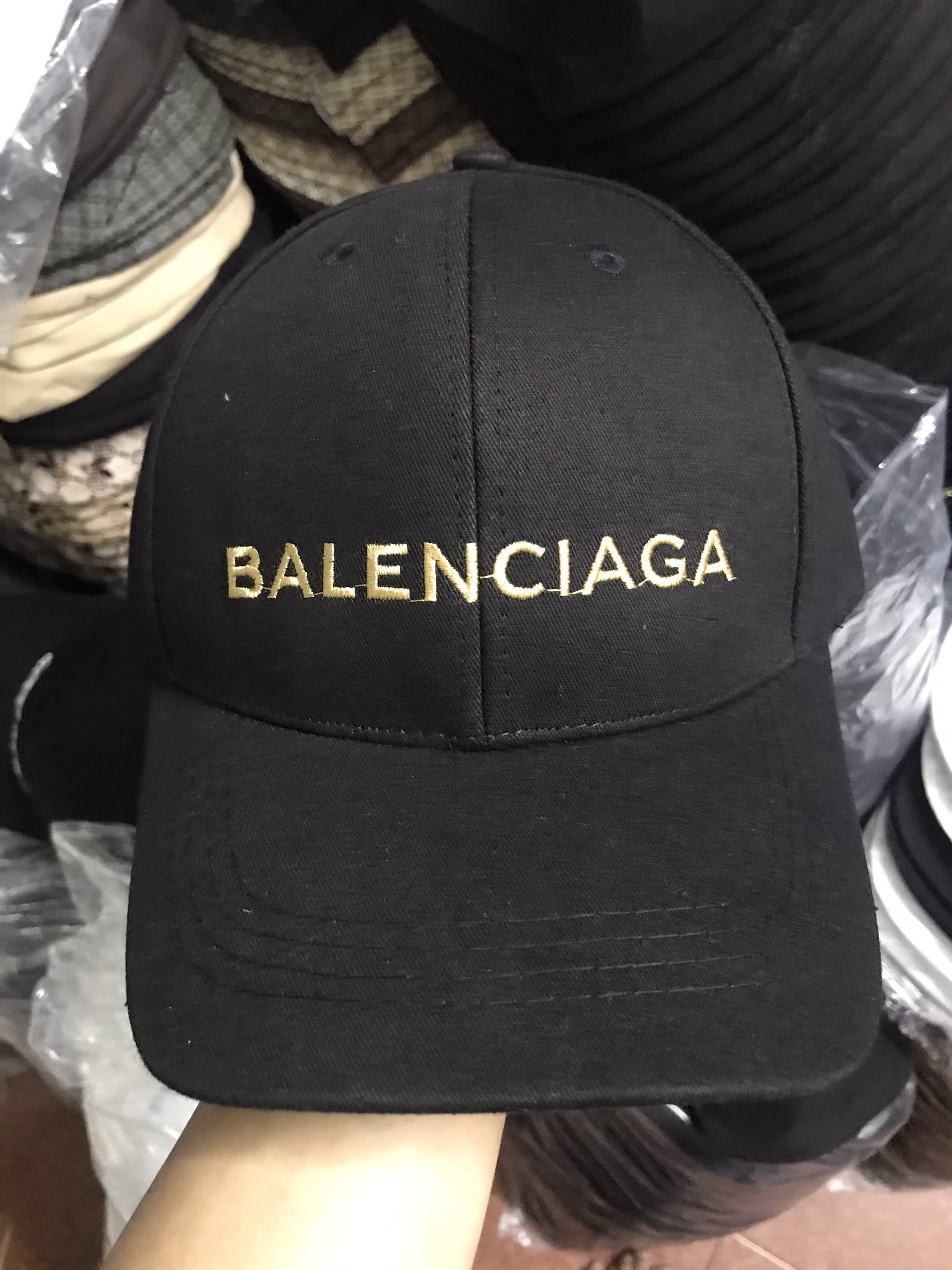 Mũ balen cao cấp - mũ balen logo thêu dạ kim cực đẹp