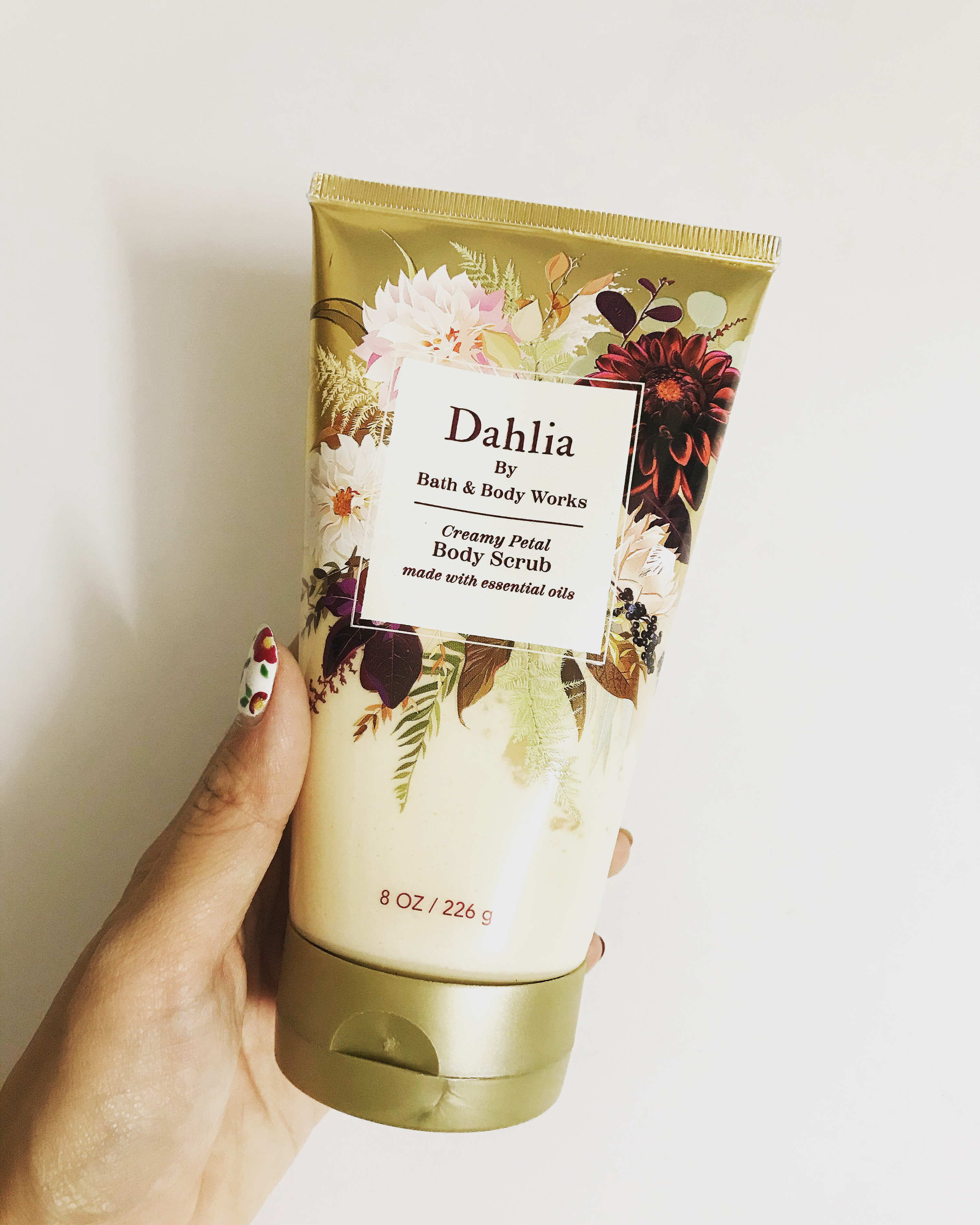 Tẩy tế bào chết Bath&Body Works - Mùi Dahlia