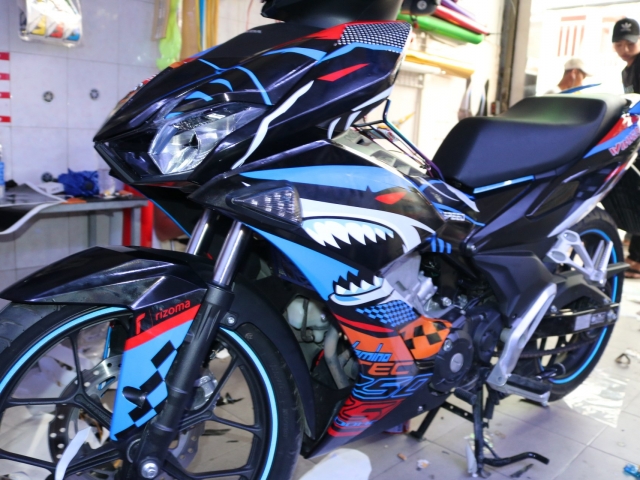 Tem Trùm Exciter 150 đen viền xanh