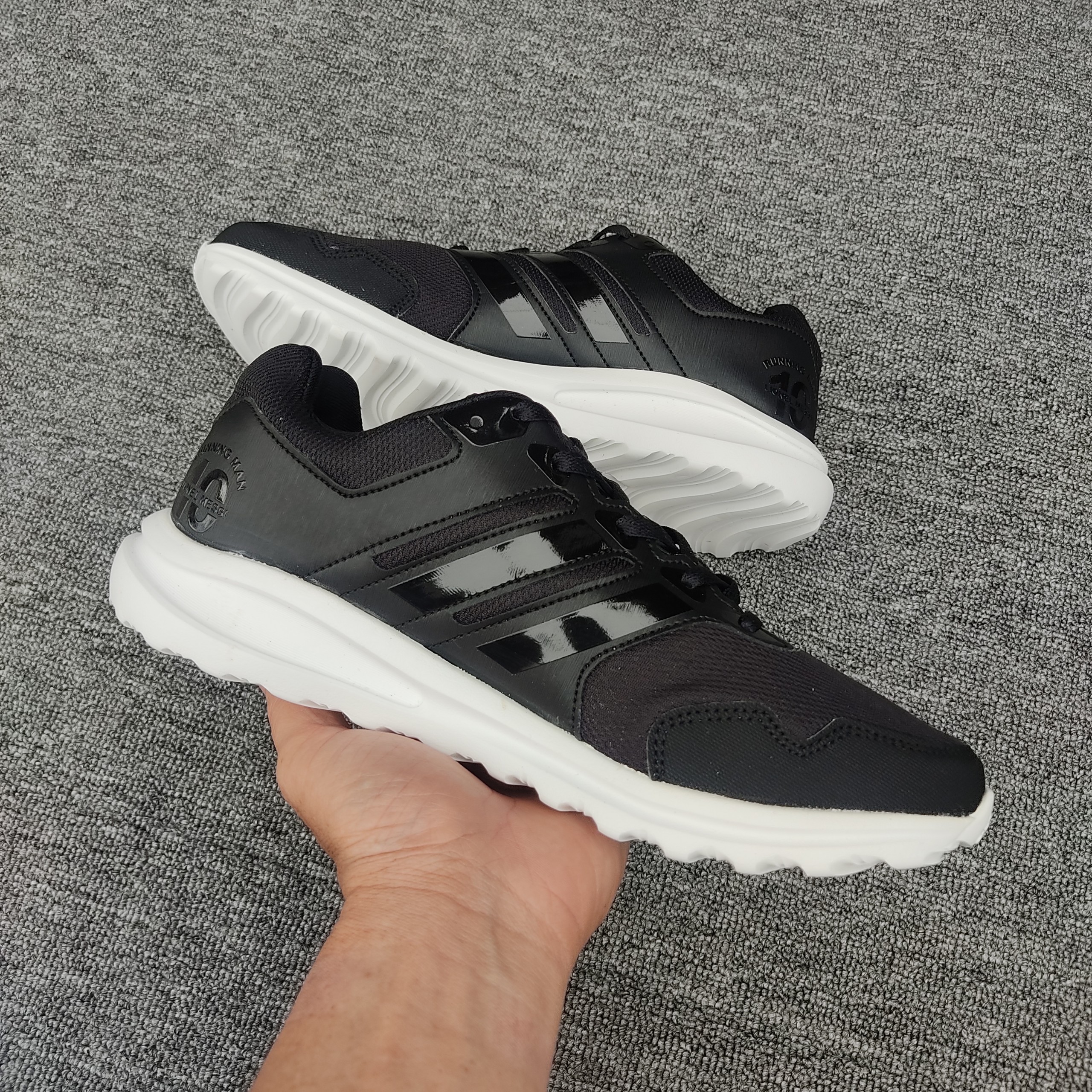 [HCM]Giày thể thao, giày sneaker , giày bata đủ size nam nữ đen sọc đen size từ 36 đến 44