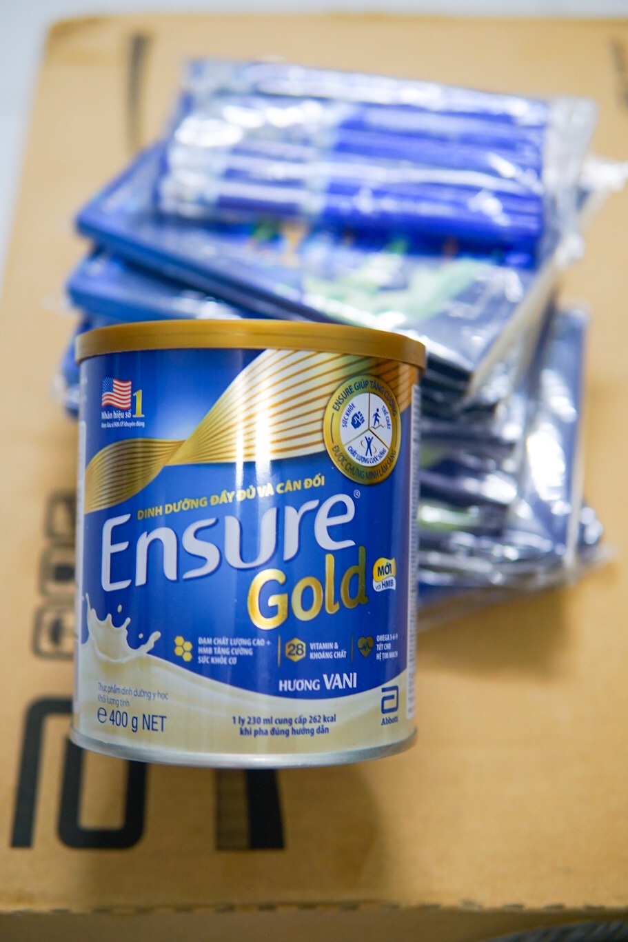 Sữa bột Ensure Gold 400g hương Vani Mỹ Date xa 2022+ QUÀ TẶNG