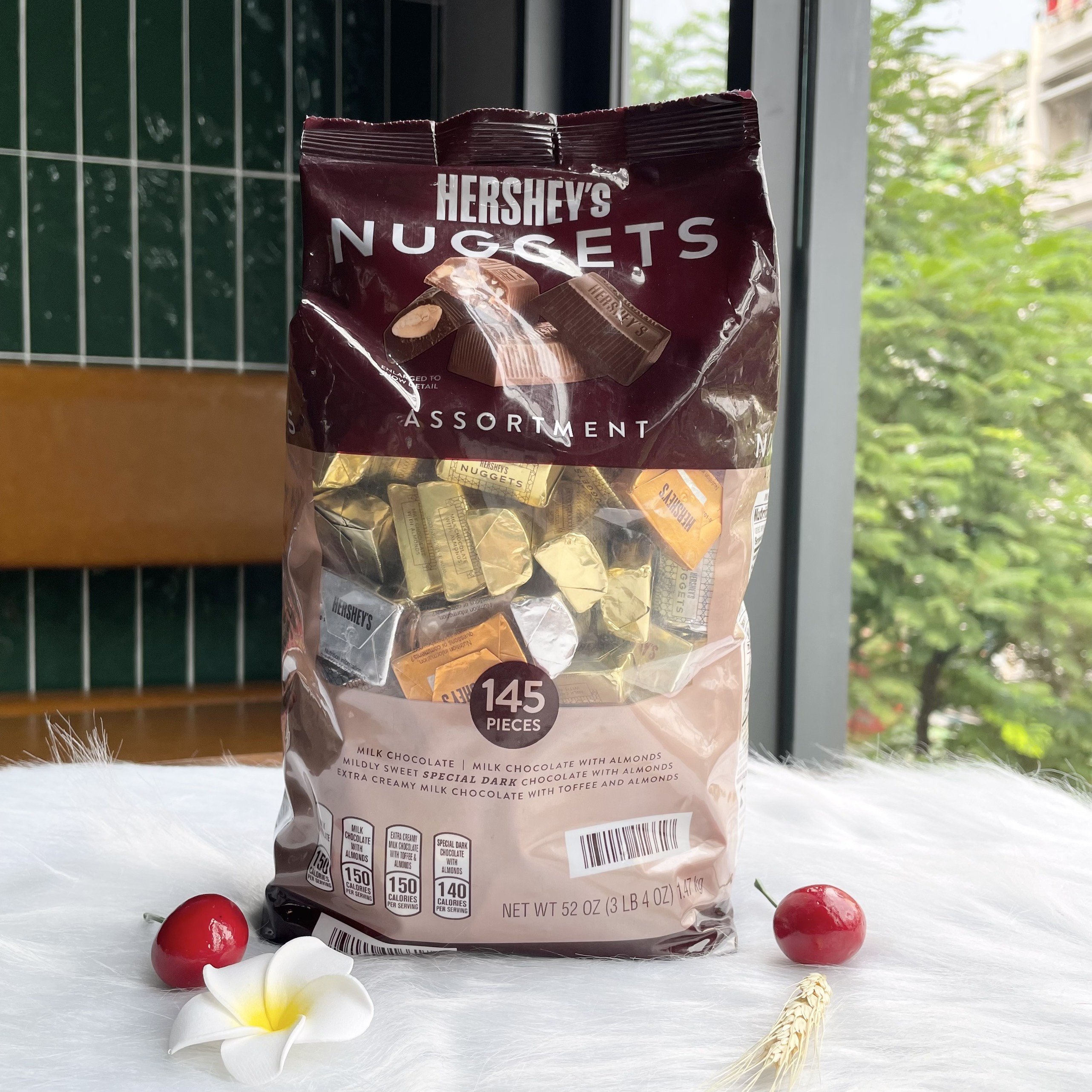 Kẹo Chocolate Hạnh Nhân Cao Cấp Milk Chocolate Hershey's Nuggets Assortment 1.47Kg 145 Viên Hàng Nhập Mỹ