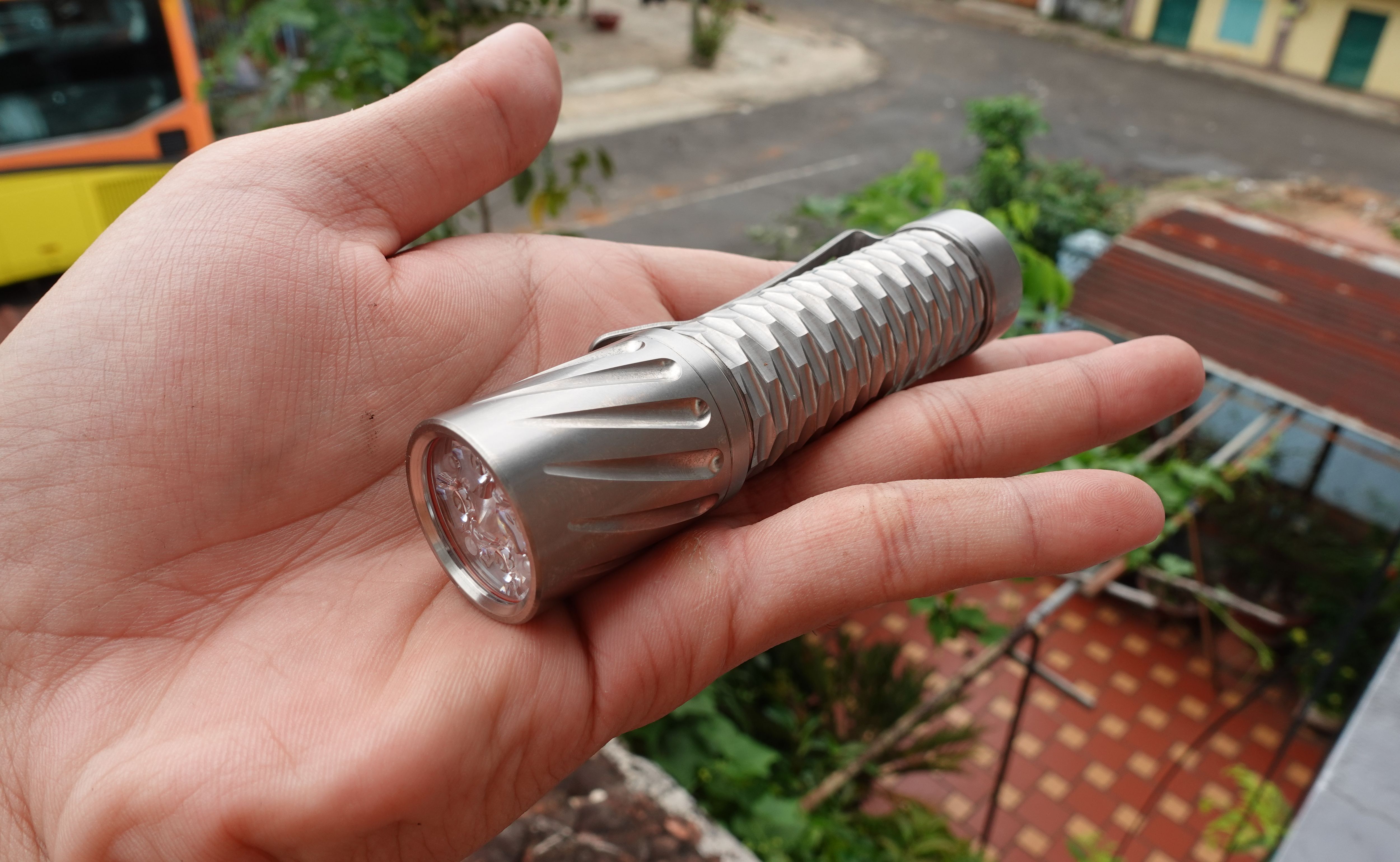 Đèn pin maeerxu df01 21700 titanium