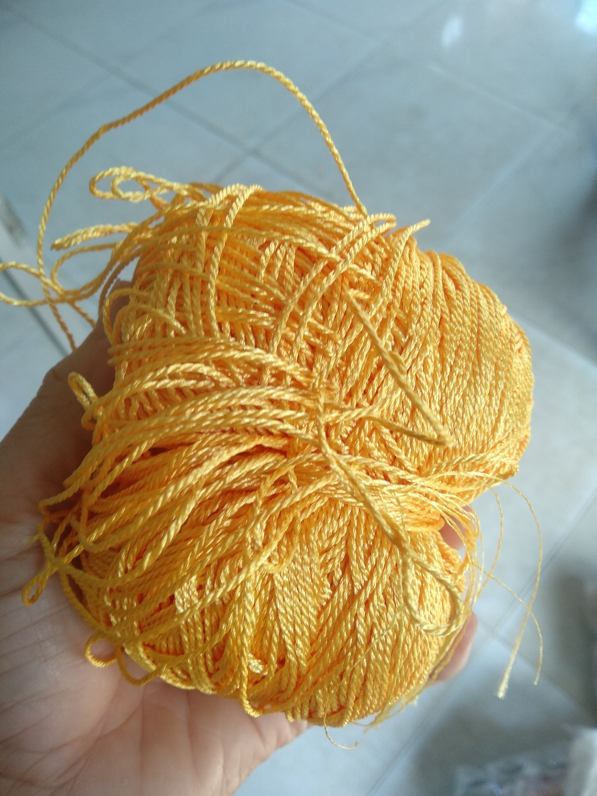 Chỉ dù thái sợi se tròn bóng 2mm màu vàng nghệ