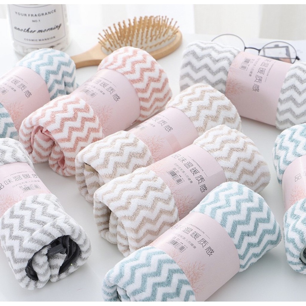 Khăn mặt lông cừu xuất Hàn họa tiết kẻ kích thước 30x50 cm