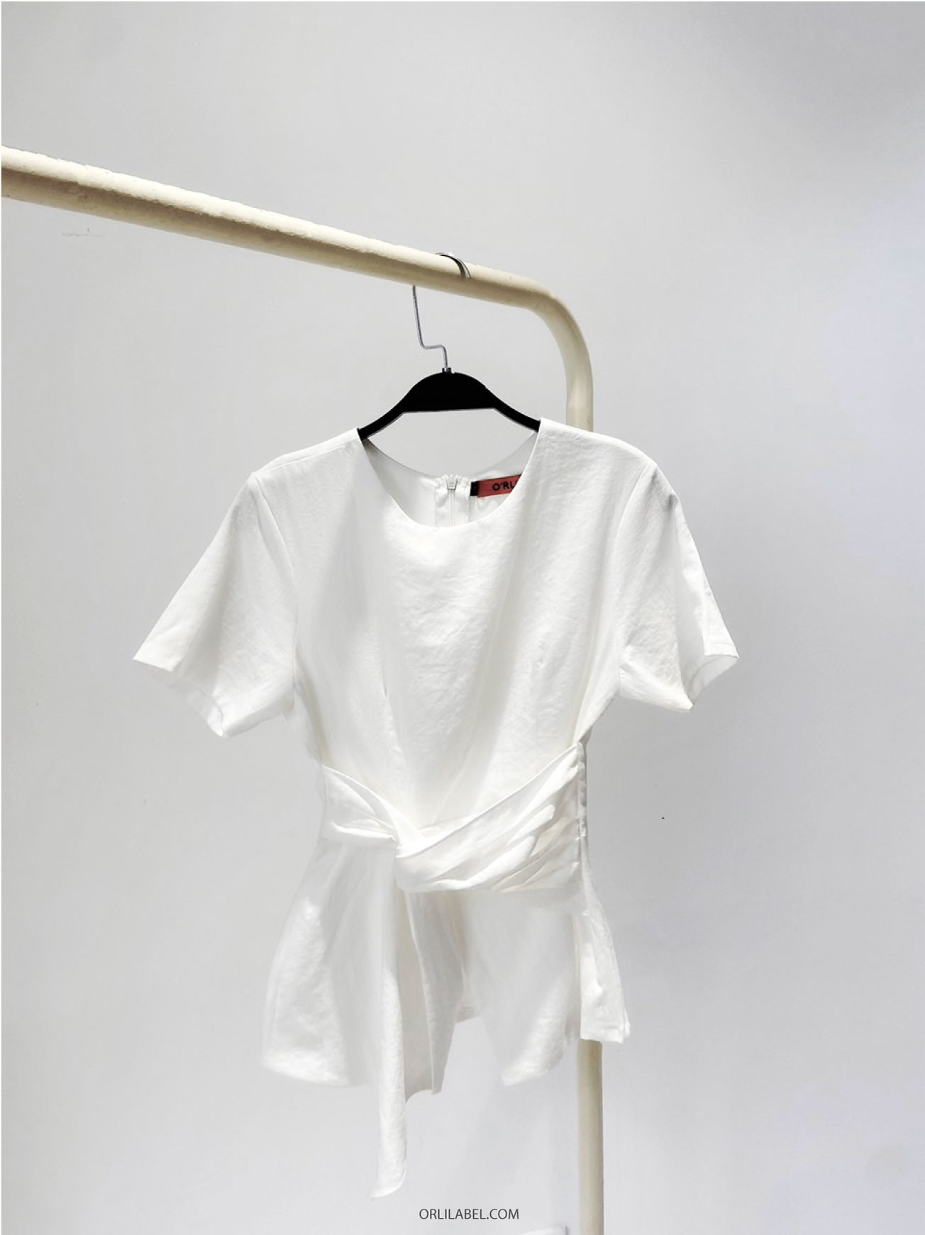 Áo thiết kế công sở màu trắng, Q Shirt - Orli Label
