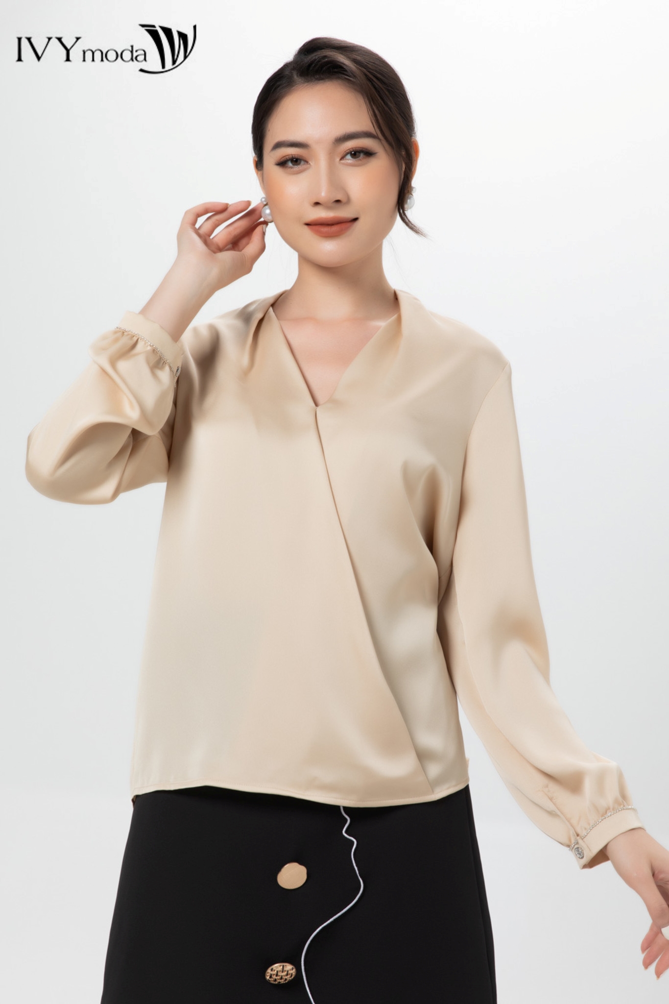 Áo sơ mi lụa cổ kiểu ivy moda ms 17m6841