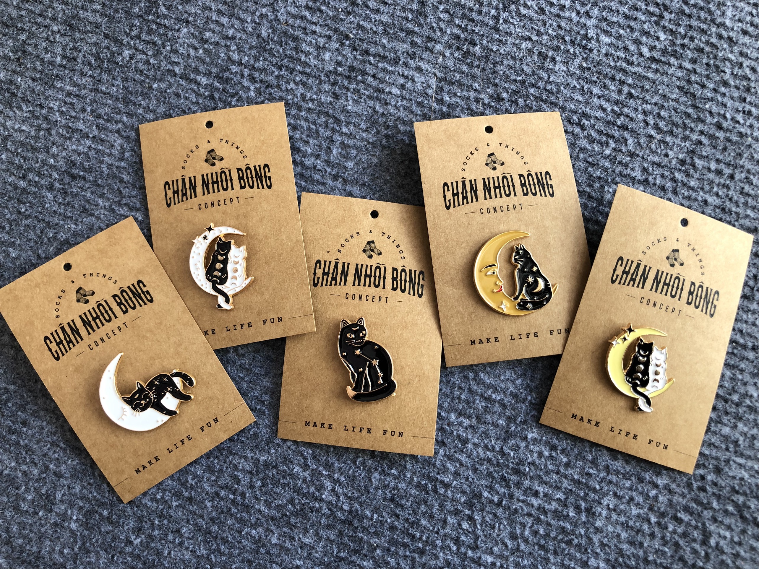 Pin cài áo, cài balo - Mèo thanh lịch