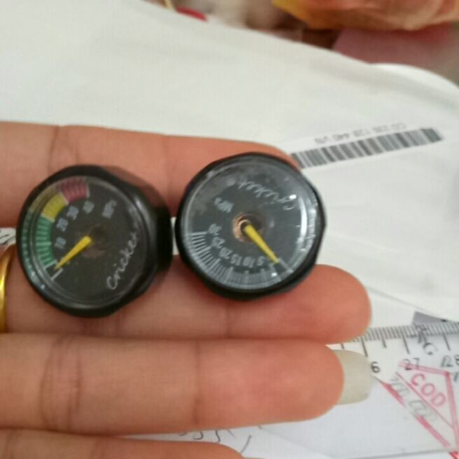 Đồng hồ nén khí.