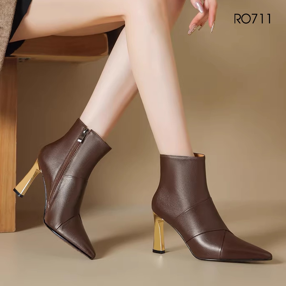 [ẢNH THẬT - FREE SHIP] Boots thời trang nữ gót nhọn, da lì cao cấp ROSATA RO711- 9p - BKSTORE