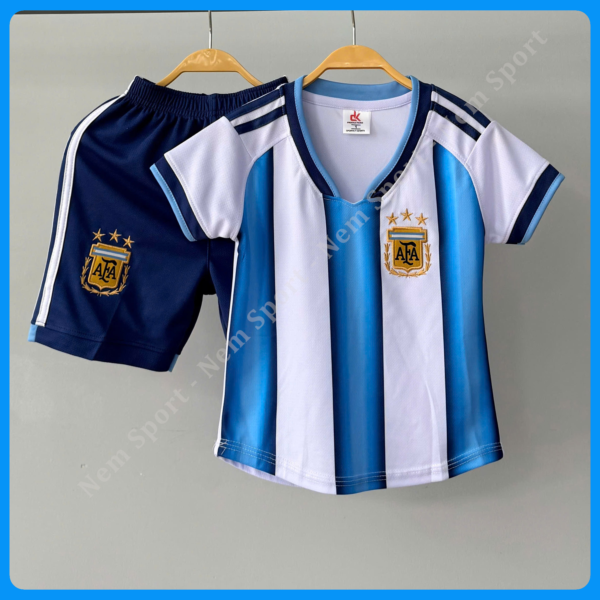 Quần Áo Bóng Đá Trẻ Em Đội Tuyển Argentina Màu Trắng Xanh 2025 - Chất Vải Thun Mè Cao Cấp , Nhận In Tên Số