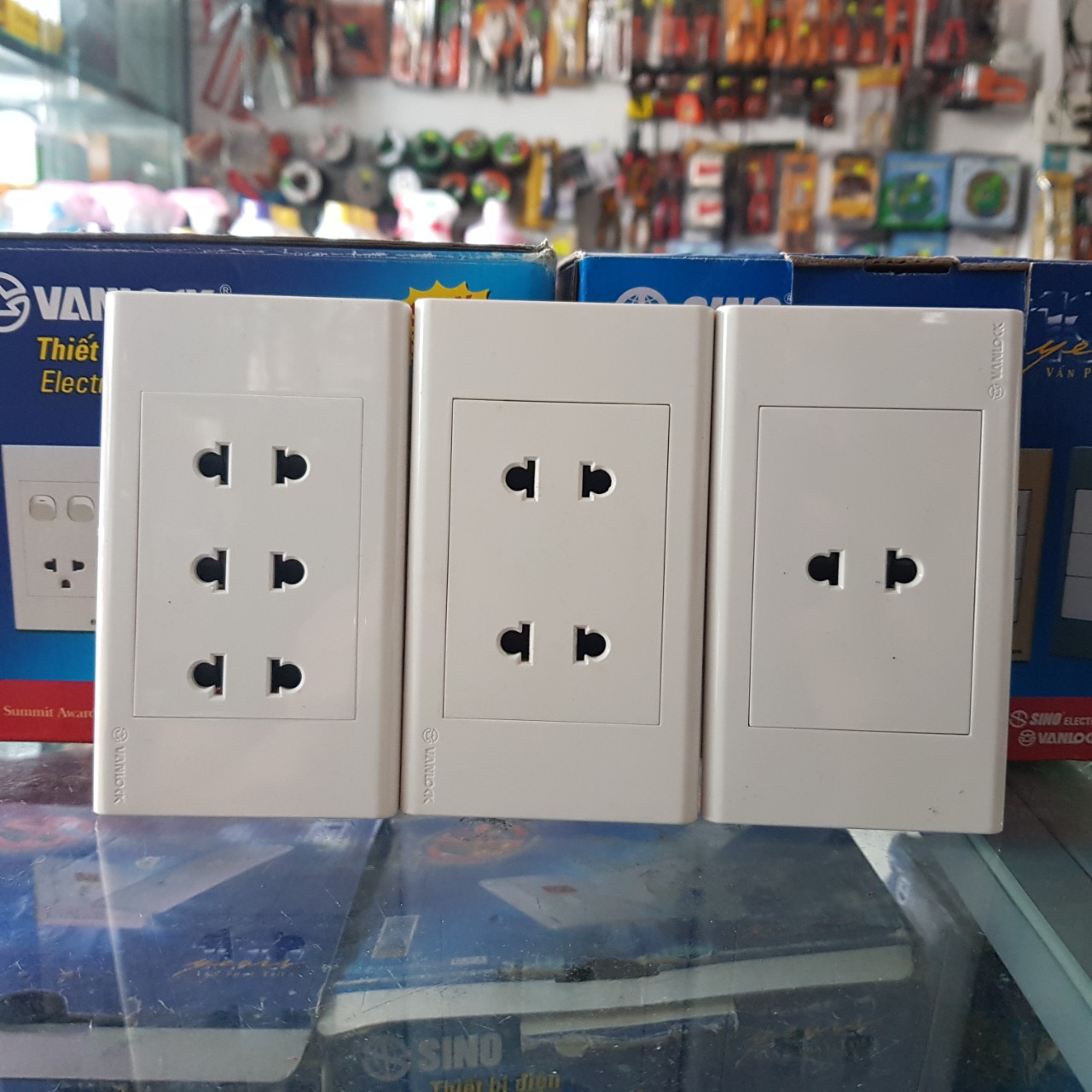 MẶT Ổ CẮM SINO - VANLOCK ( 2 Ổ HOẶC 3 Ổ ). CHÍNH HÃNG , GIÁ TỐT