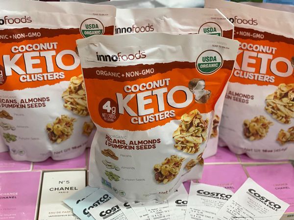snack keto dừa sấy bọc hạt hữu cơ coconut keto clusters của innofoods - mỹ 1