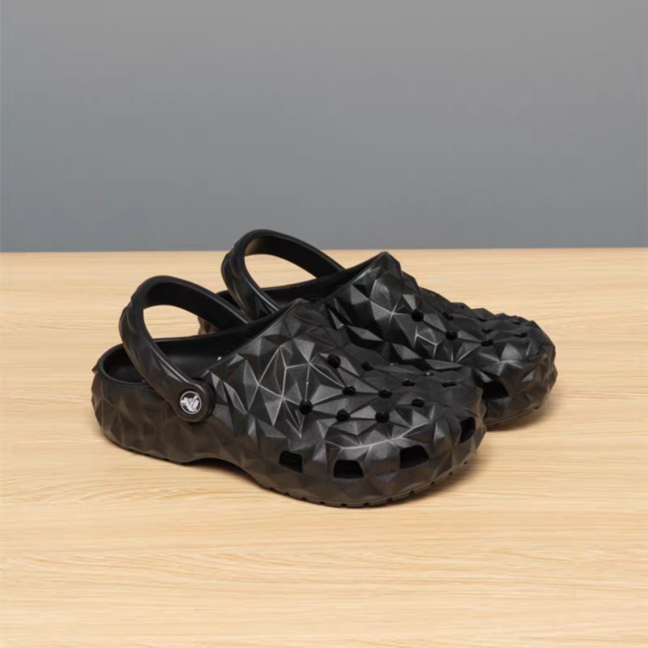 DÉP SỤC NHỰA ĐI MƯA CROCS BAND CLASSIC GEOMETRIC SẦU RIÊNG CHO CẢ NAM VÀ NỮ MÀU ĐEN