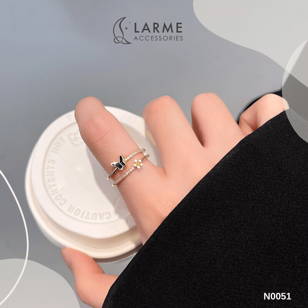 Nhẫn nữ freesize chất titan mạ vàng hoạ tiết bướm đen Larme accessories -N0051