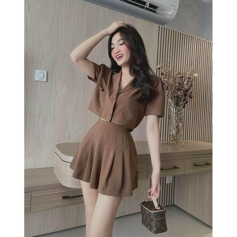 Sét bộ đùi xếp ly áo croptop tay ngắn cổ vét cài nút siêu xinh