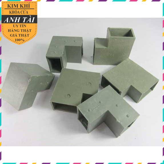 Ke nhựa bắt góc nhôm cỏ 1 gói 30 ~ 35 cái